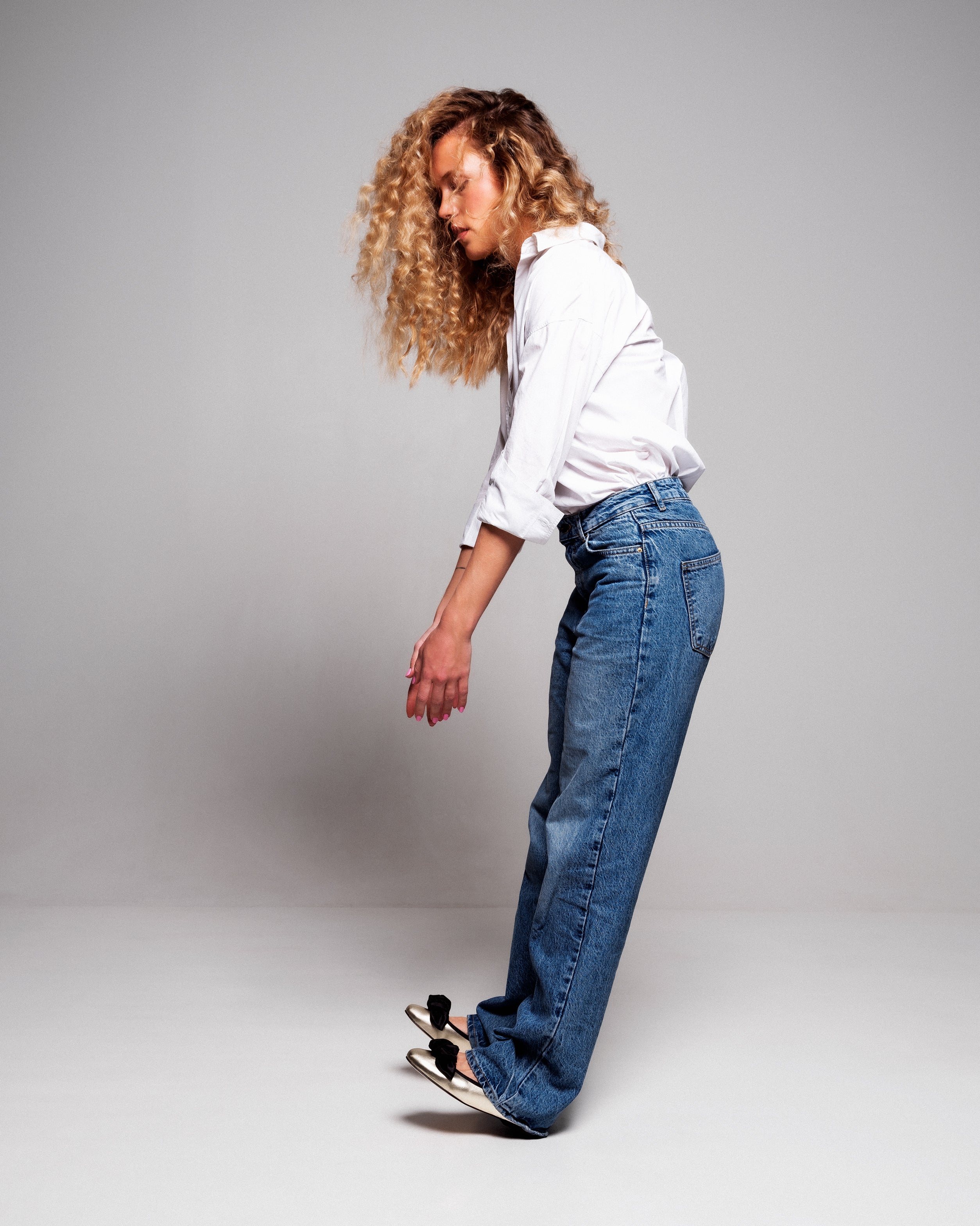 9:30 am Hearing in Court - light gold