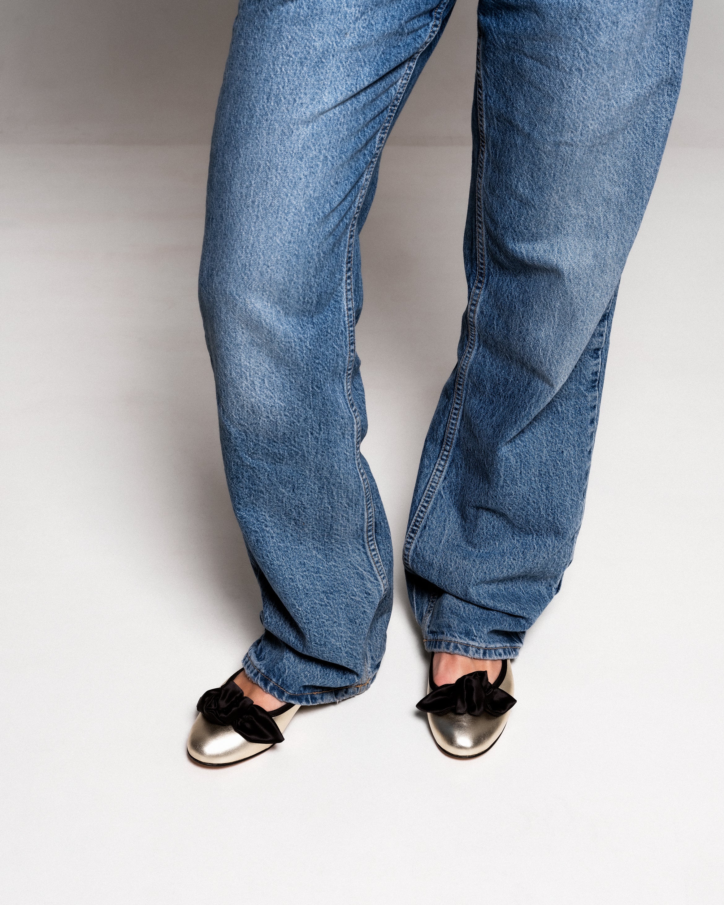 9:30 am Hearing in Court - light gold