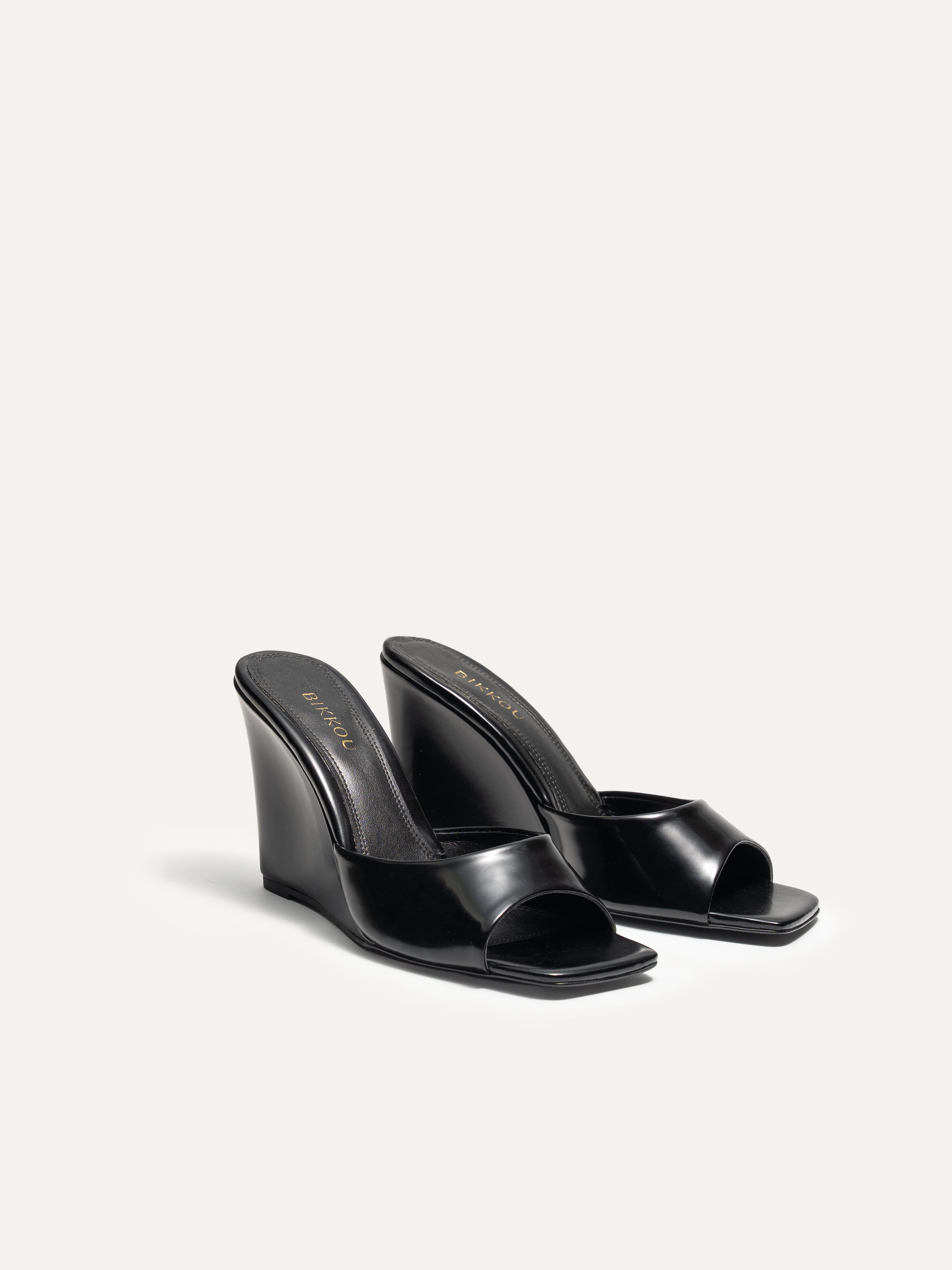 BIKKOU 1AM TOO PRETTY TO LEAVE BLACK vegan wedge heel 3/4 view