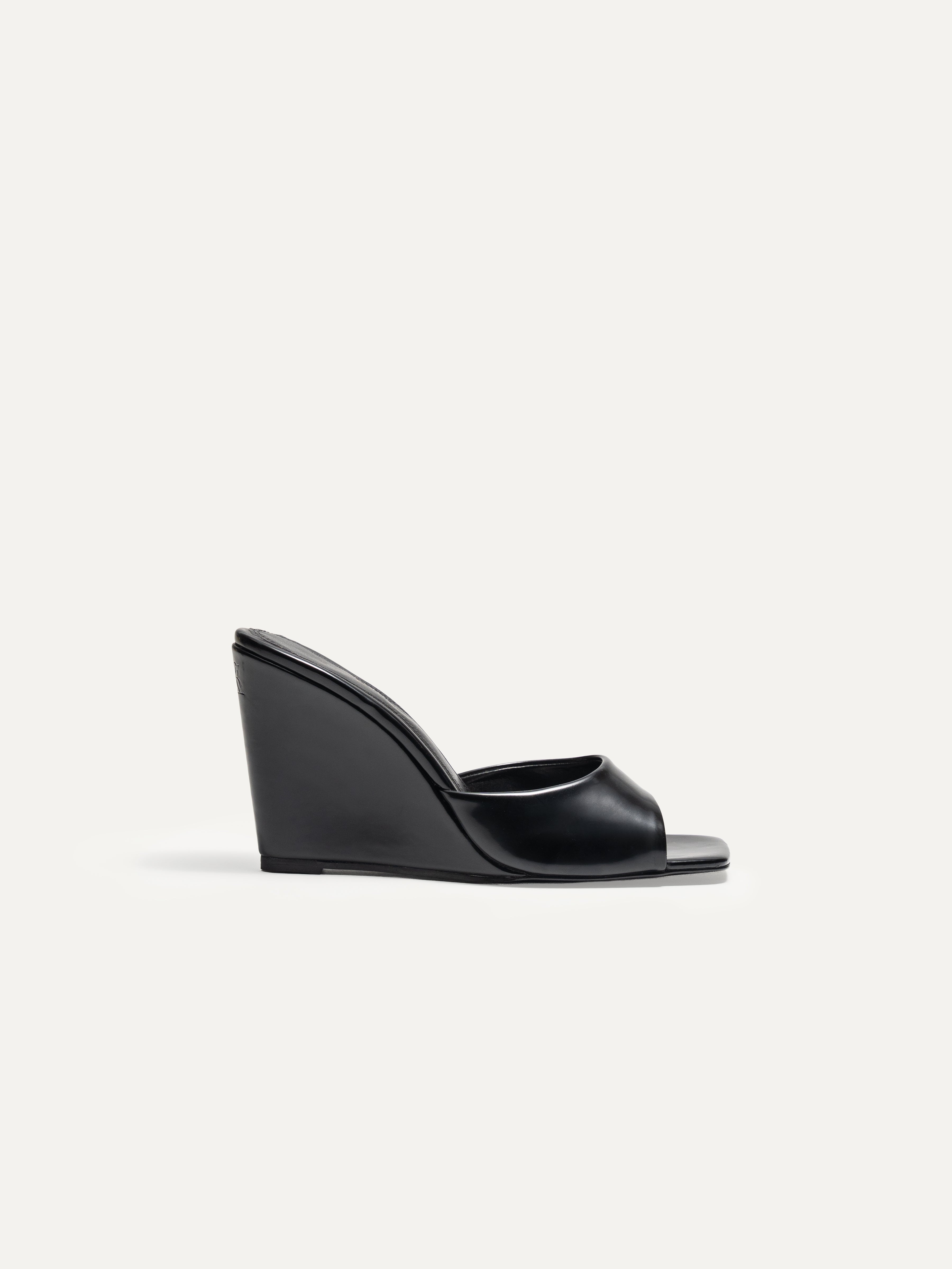 BIKKOU 1AM TOO PRETTY TO LEAVE BLACK vegan wedge heel side view