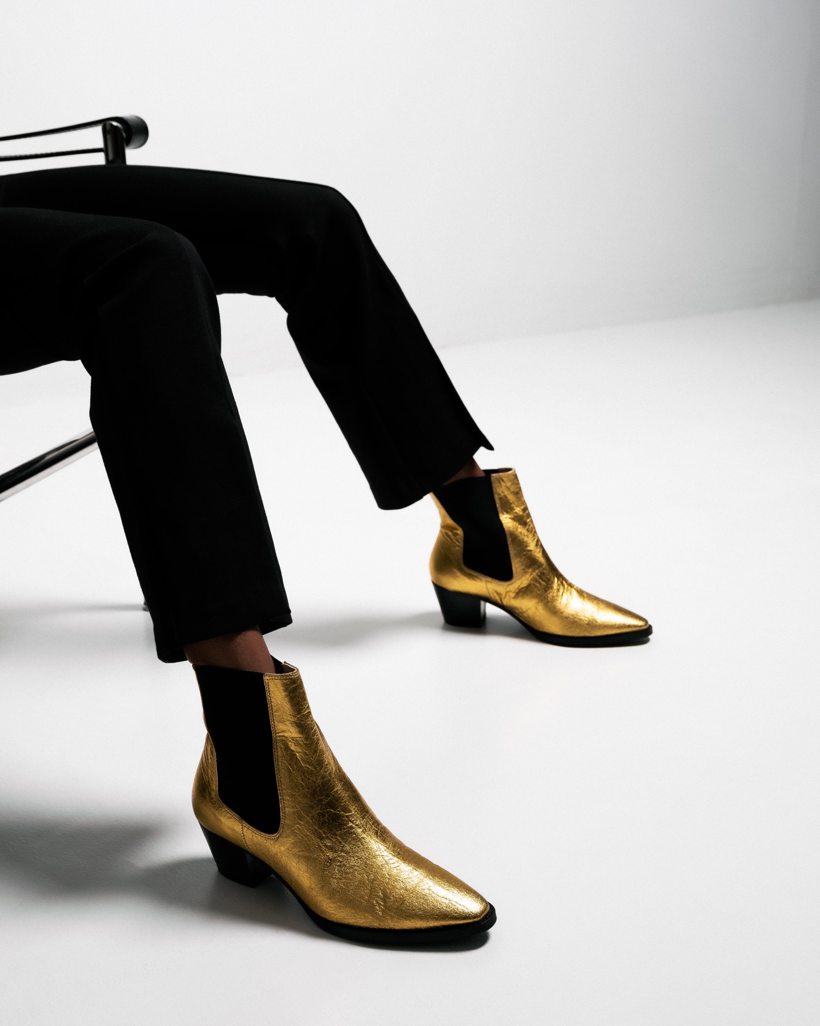 3 p.m. Friday rocks! - metallic gold